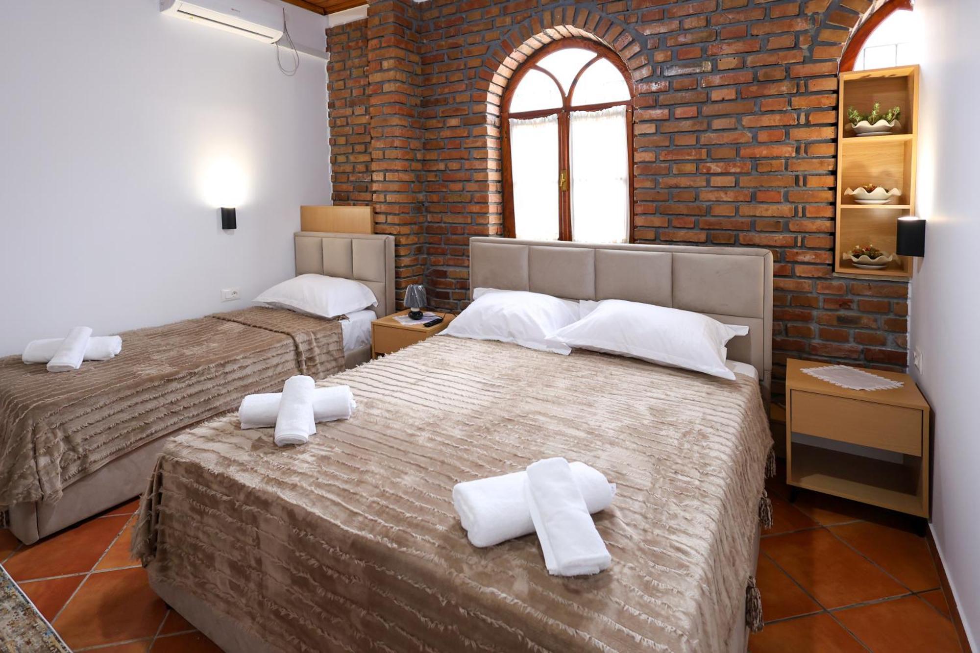 Hotel Boutique Buzi Berat Eksteriør bilde