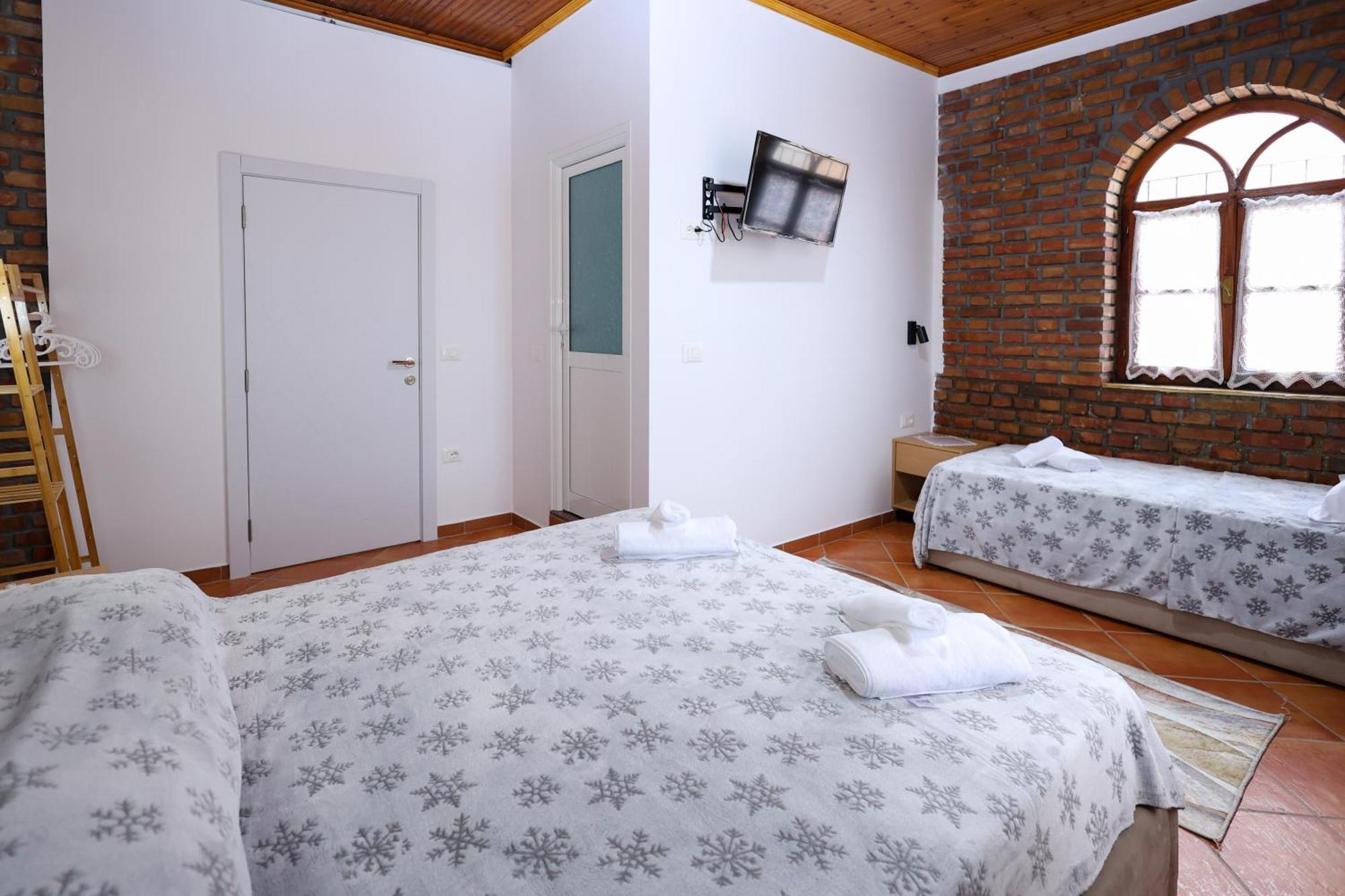 Hotel Boutique Buzi Berat Eksteriør bilde